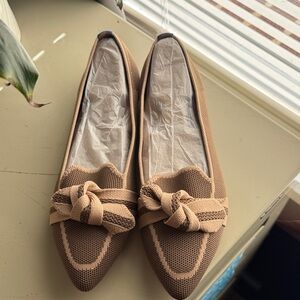 Chic Tan Women's Loafers with Knotted Detail